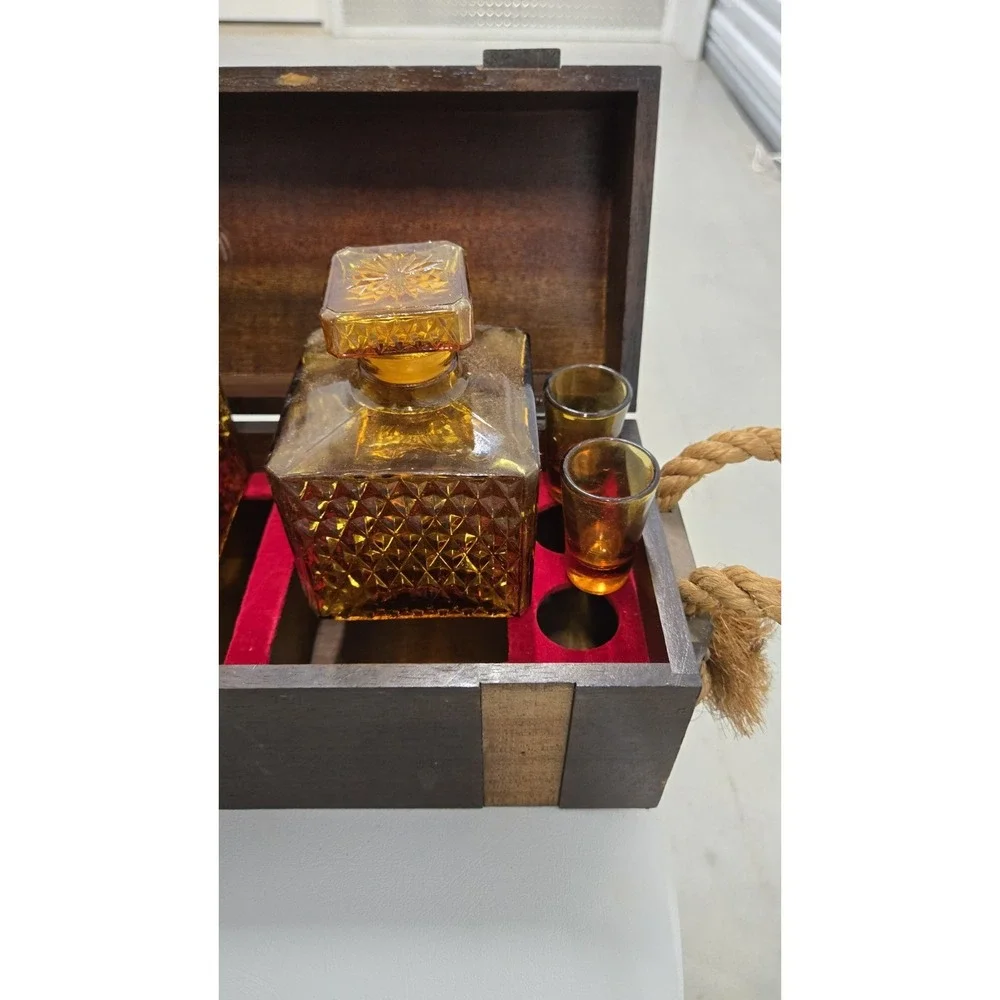 Vintage Pirate Treasure Chest Bar Set 2 Amber Decanters 4 Shot Glasses. Man Cave